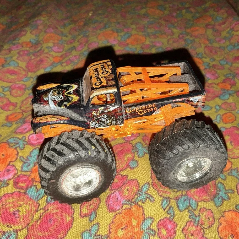 Captains Curse 1:64 Monster Jam Hot Wheels Pirate Orange Black